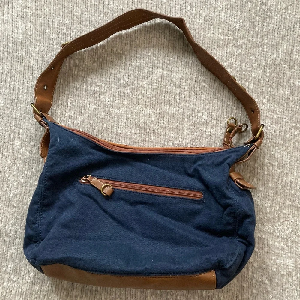Caribbean Joe‎ navy canvas hobo bag w/ brown faux leather trim & print lining